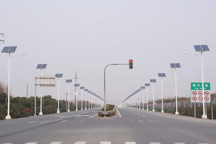 青海西寧市高新區(qū)太陽(yáng)能路燈工程